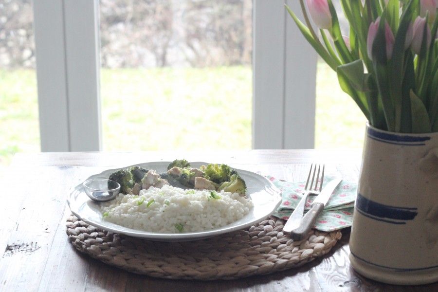 Pollo al sesamo con broccoli e riso