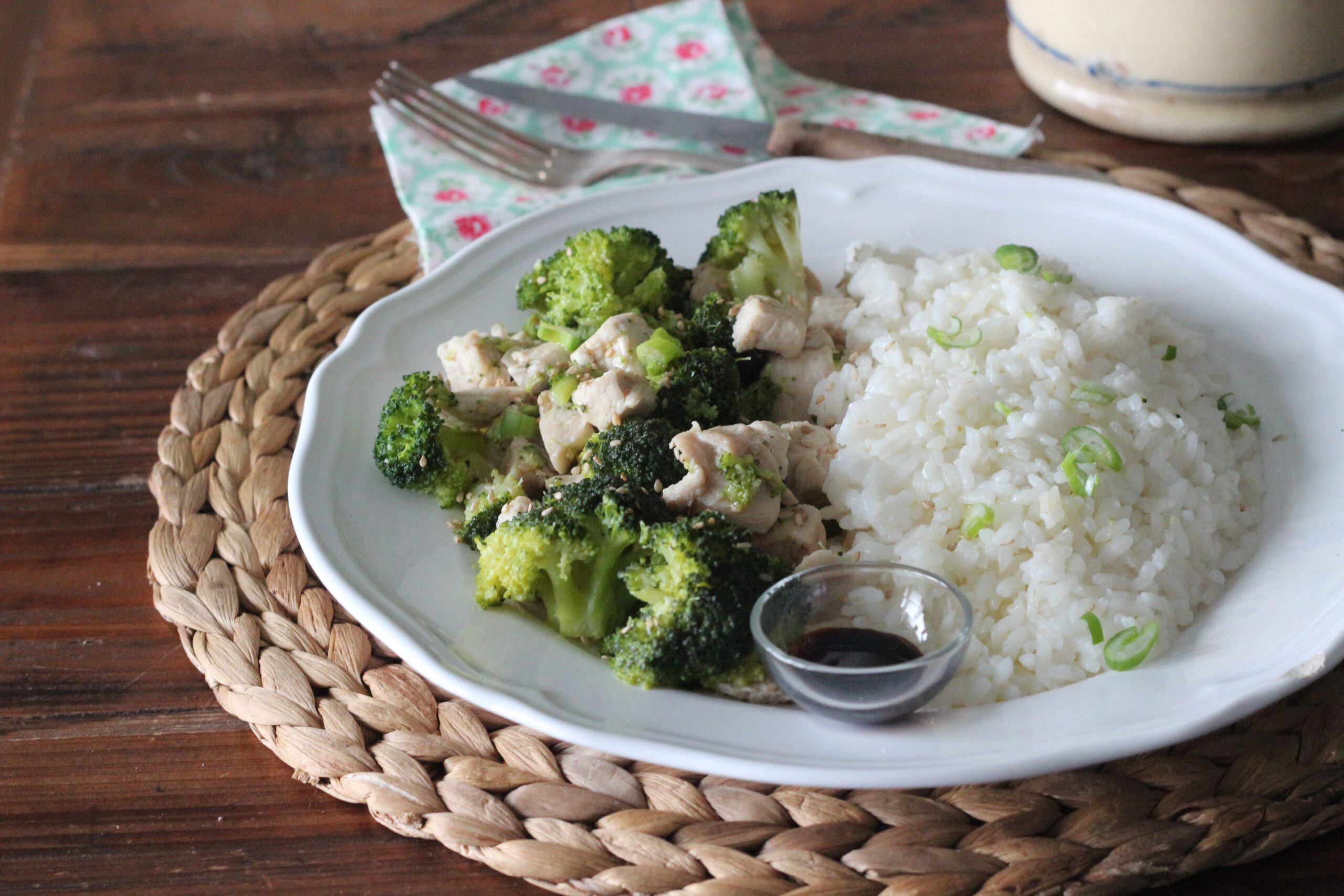 Pollo al sesamo con broccoli e riso, ricetta