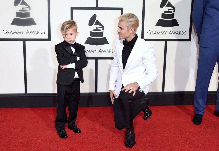 Justin Bieber con il fratello. Fonte: cosmopolitan.com