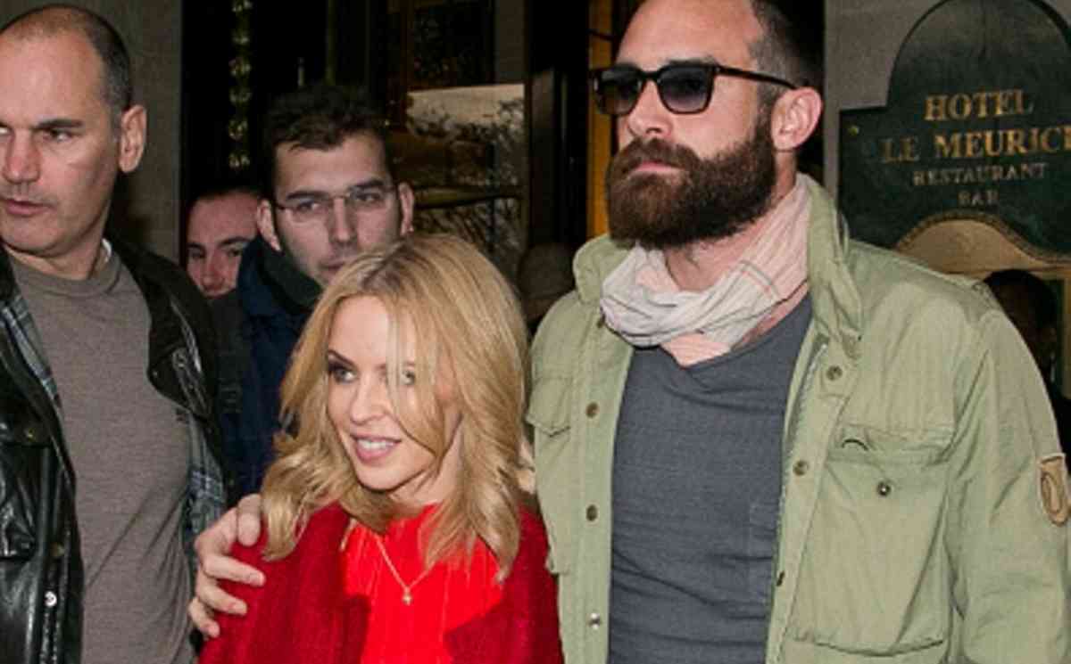 Kylie Minogue e Joshua Sasse1