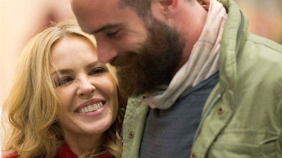 Kylie Minogue e Joshua Sasse2