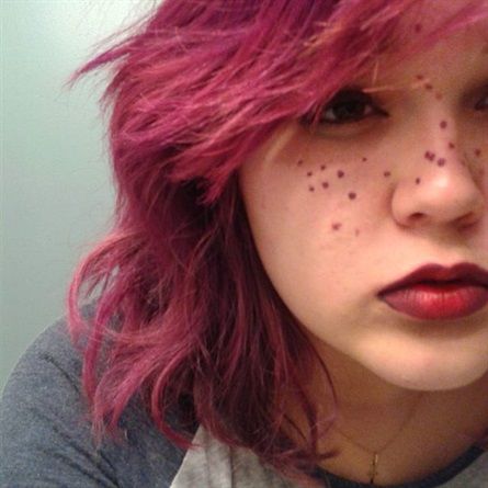 Lentiggini colorate: la nuova tendenza make up su Instagram