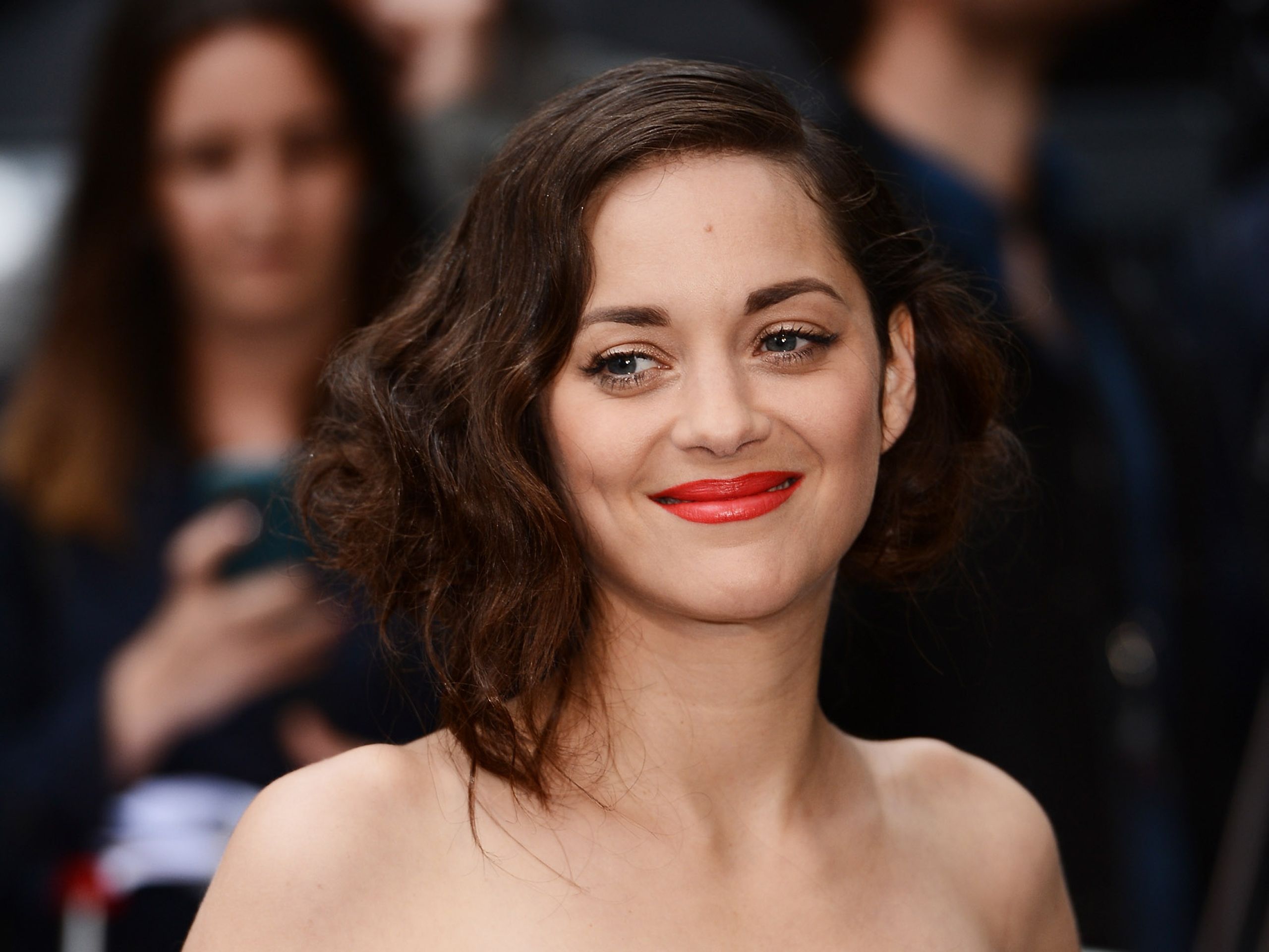 Copia i look di Marion Cotillard