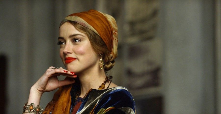 Amber Heard stars as Ulla in Tom Hooper's THE DANISH GIRL, released by Focus Features. Credit: Focus Features