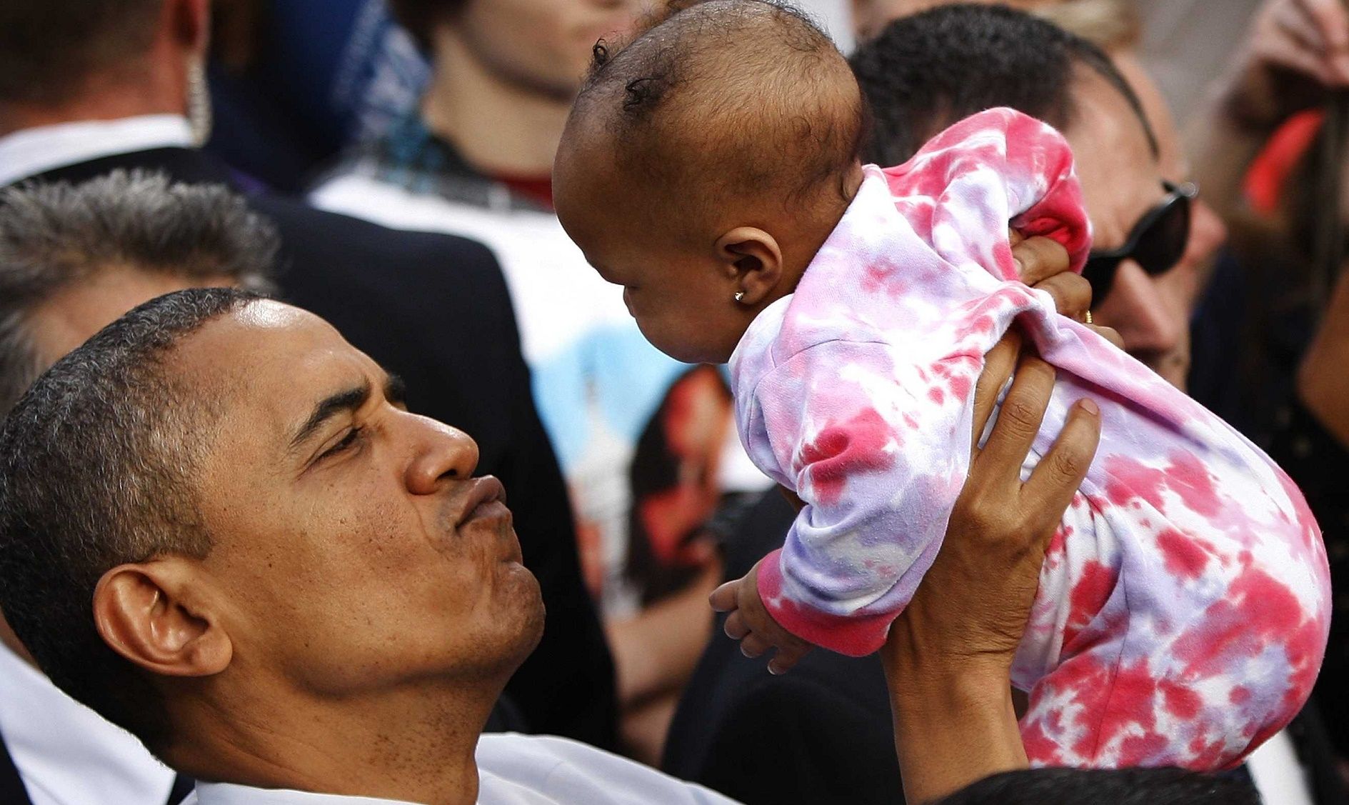 Le foto di Barack Obama e i bambini spopolano sul web
