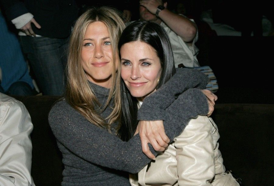 LOS ANGELES, CA - APRIL 11: Actors Jennifer Aniston and Courteney Cox attend the after party at the L.A. premiere for "The Tripper" held at the Hollywood Forever Cemetary on April 11, 2007 in Los Angeles, California. (Photo by Alberto E. Rodriguez/Getty Images)