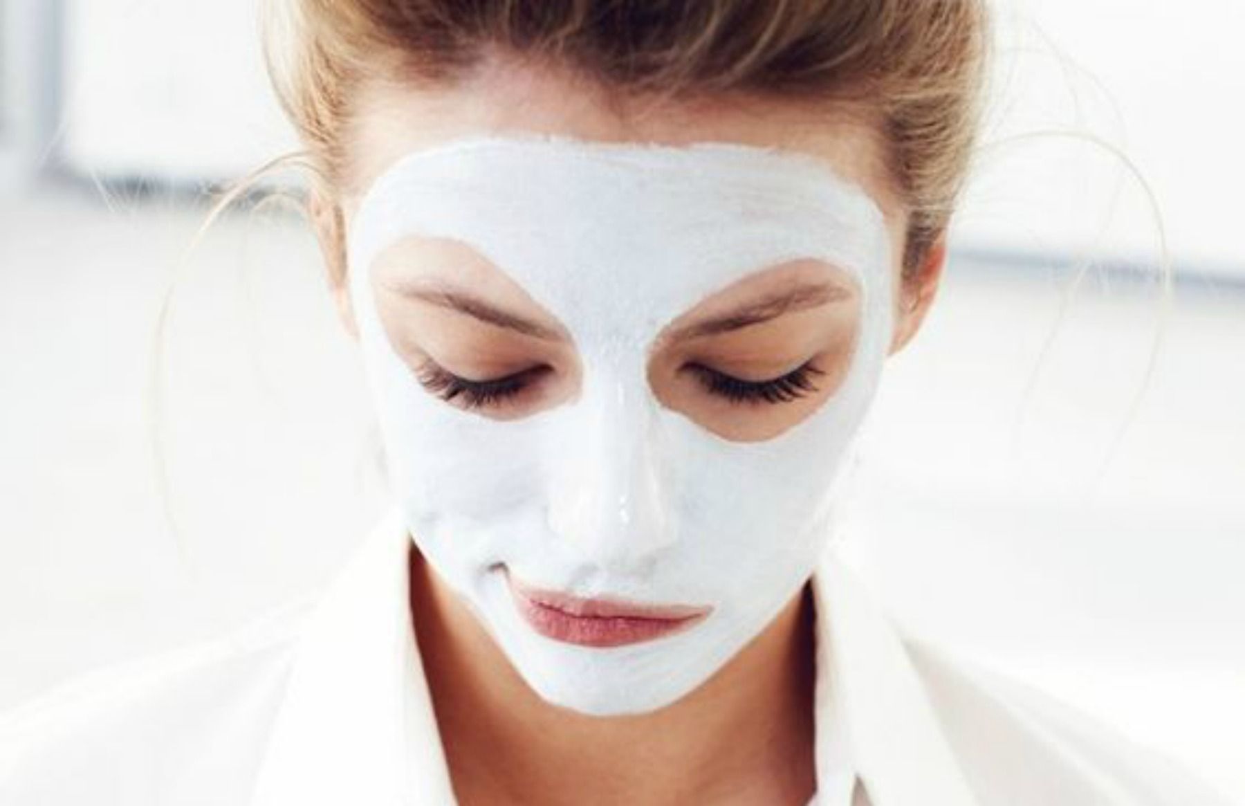 Perchè dovresti applicare una maschera fatta con l’albume d’uovo sul viso