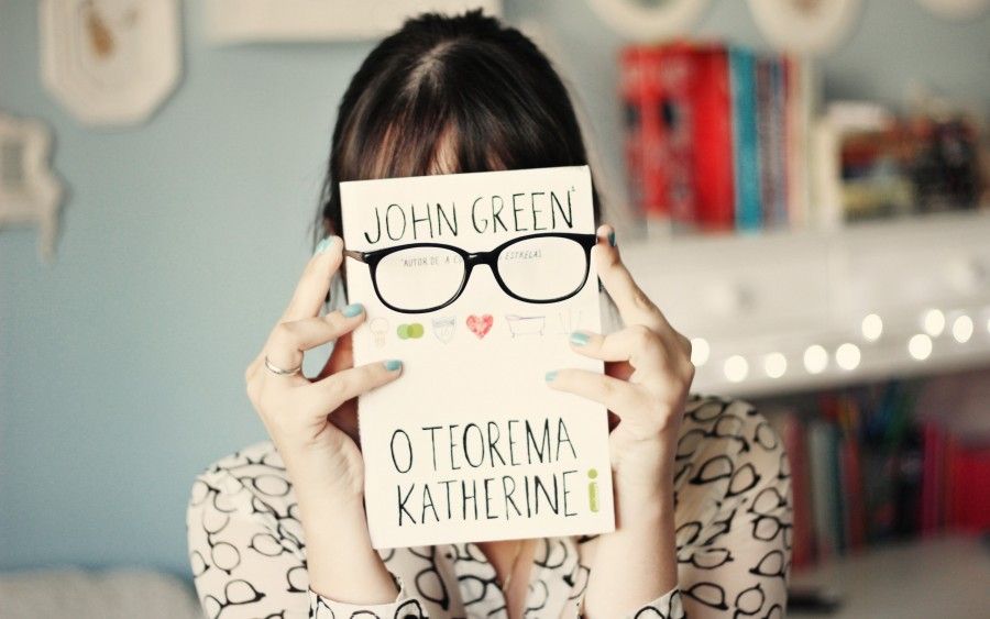 mood-girl-book-glasses