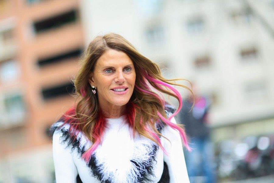 Anna dello Russo sceglie di colorare solo alcune ciocche di rosa per seguire la tendenza capelli 2016 senza però stravolgere l'intera chioma. Ph. @Federico Avanzini