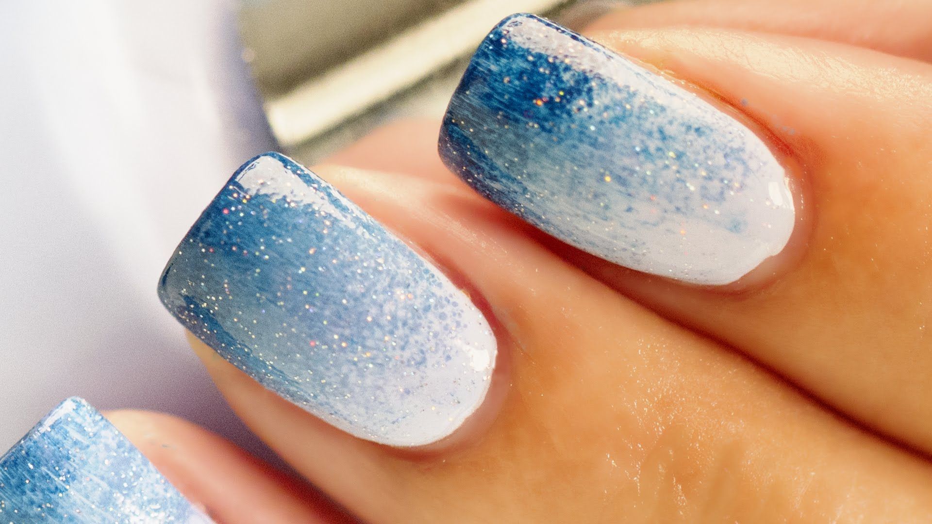 Nail Art: come creare le sfumature di colore (video)