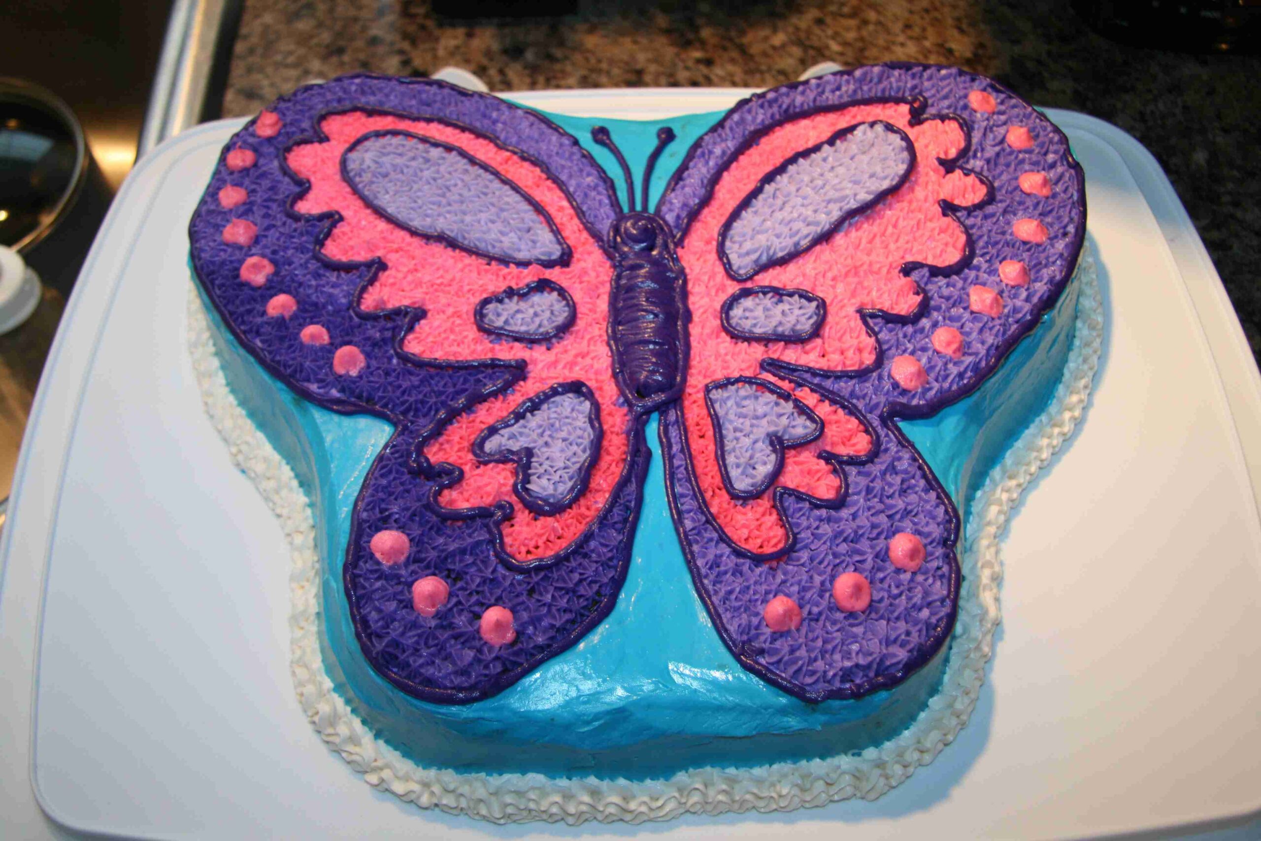 Come fare una torta a forma di farfalla: il video