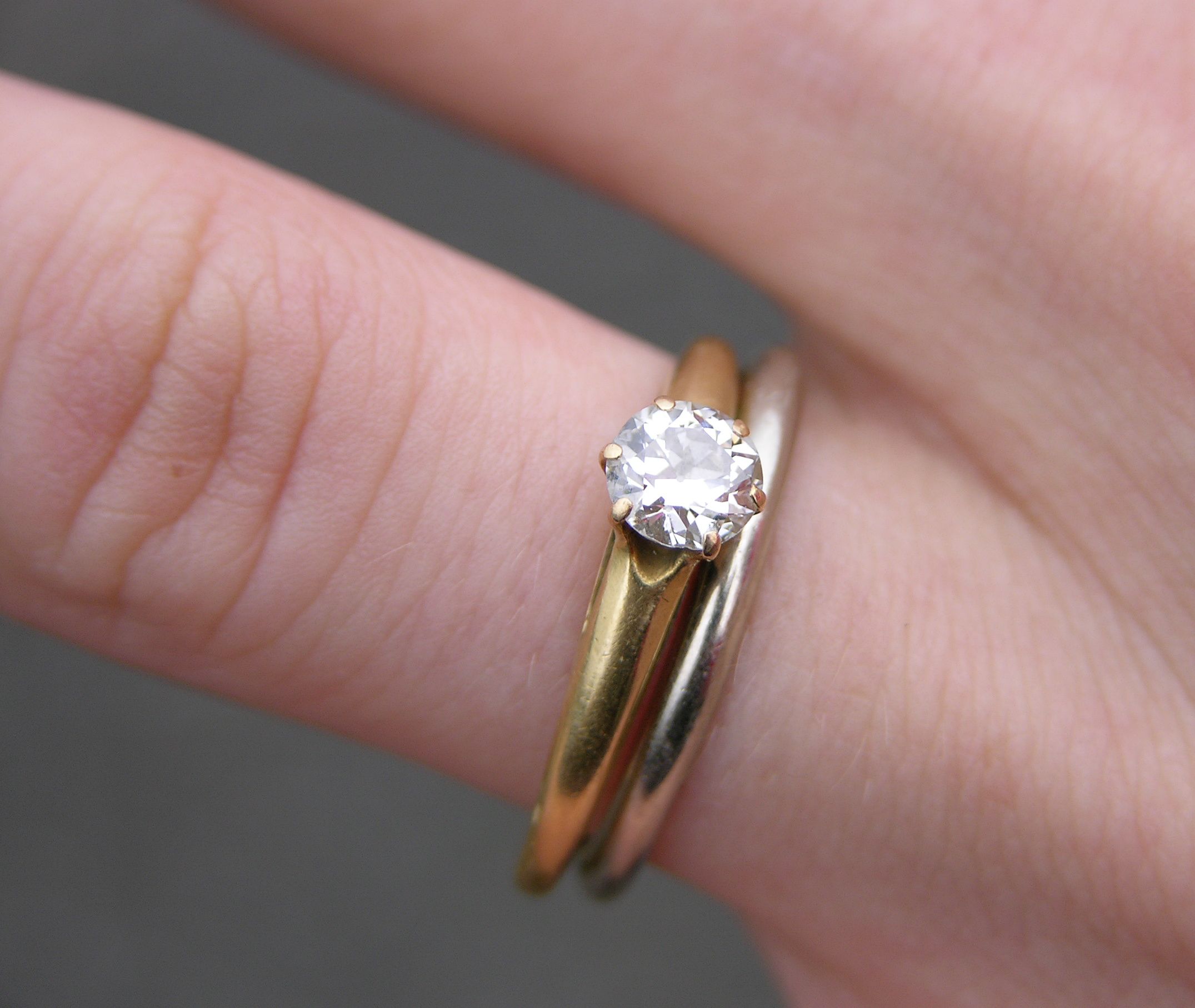 100 anni di promesse d’amore negli anelli di fidanzamento più preziosi