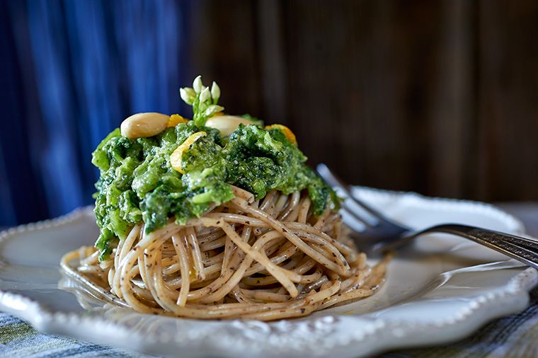 spaghetti-di-pizzocchero-al-pesto-di-borraggine