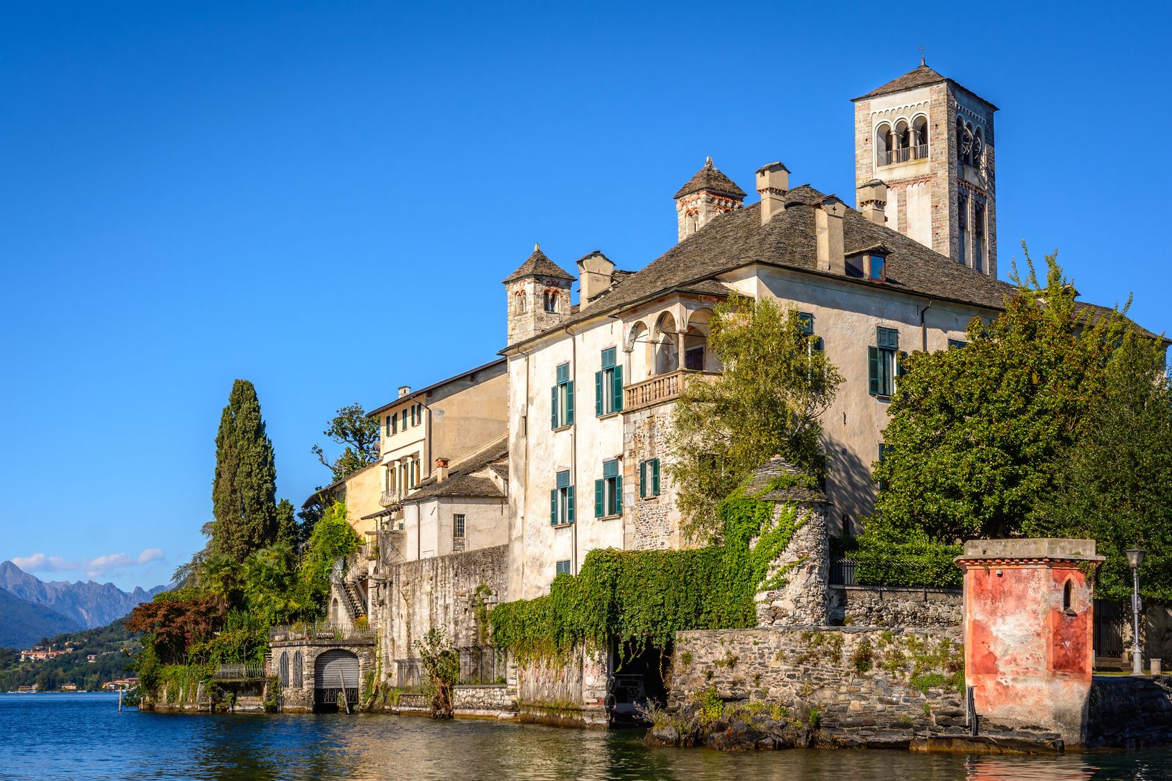 Lake Orta is known as the most romantic lake in Italy. located in Piedmont in northern Italy a few miles away from the largest and most famous lake Maggiore. In the middle of the lake there is the beautiful island of San Giulio.