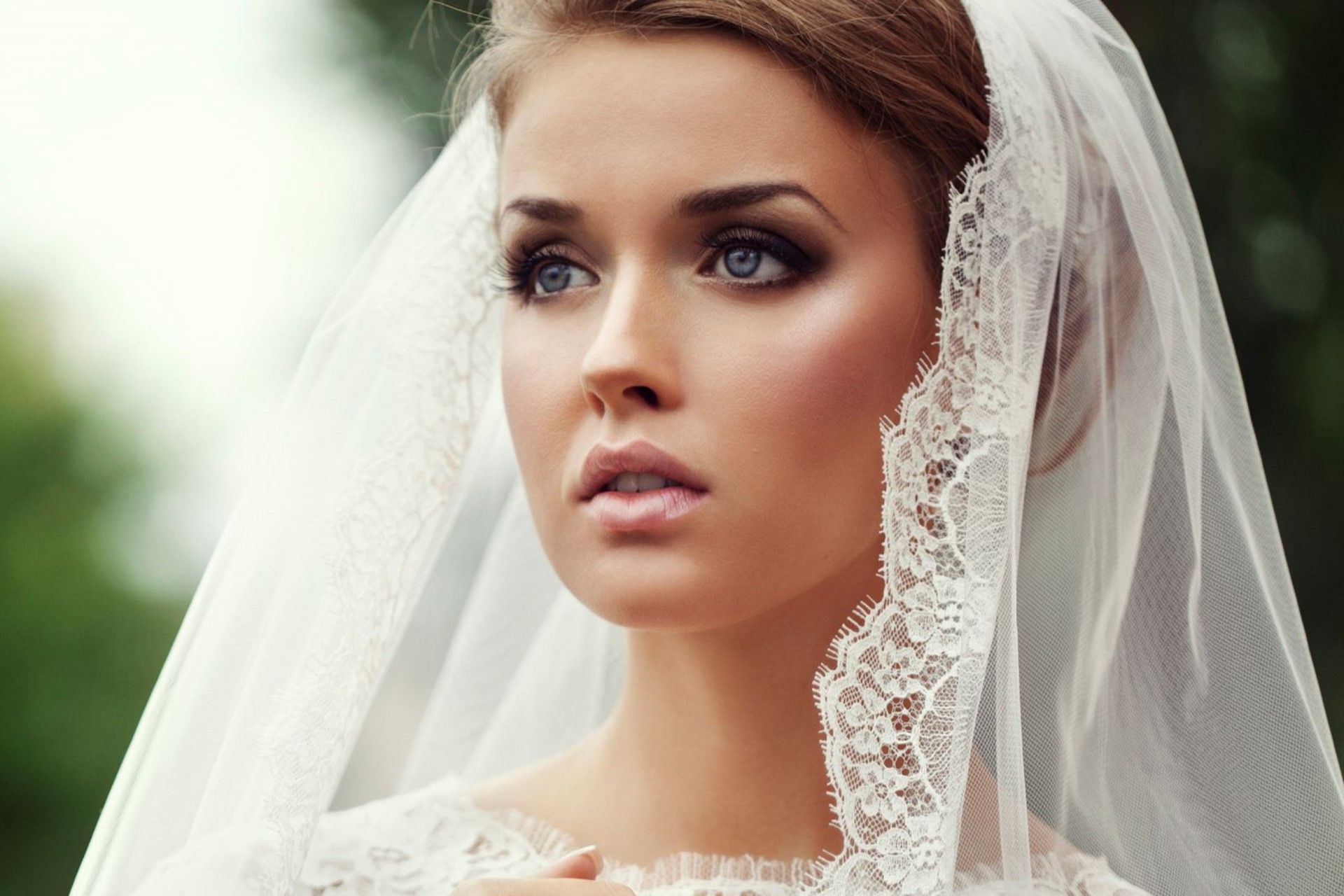 Trucco luminoso sposa: come farlo da sole