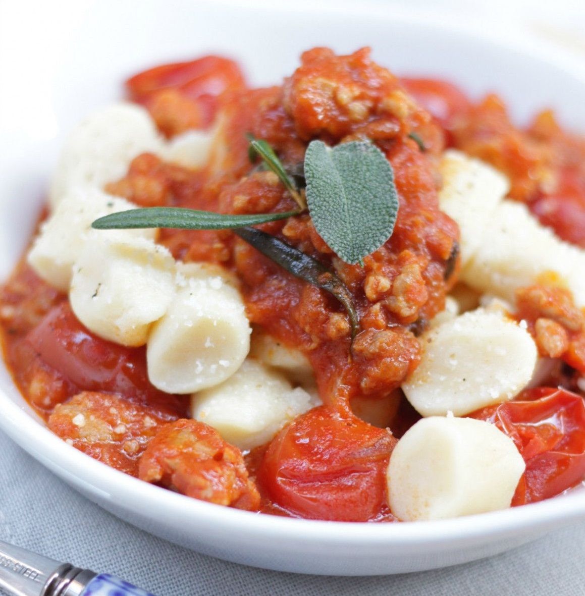 Come si fanno i gustosissimi gnocchi di ricotta al ragù