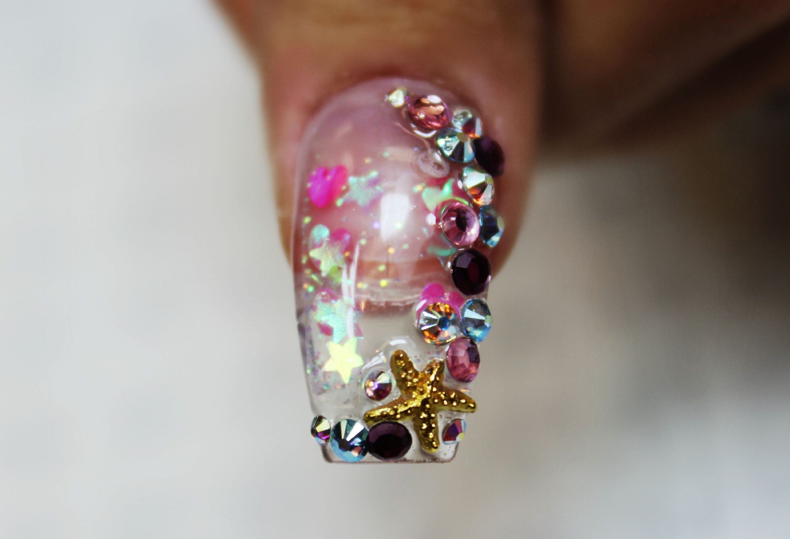 Come realizzare una nail art con effetto acquario