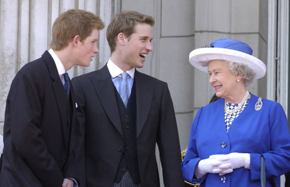 La Regina con i nipoti William e Harry