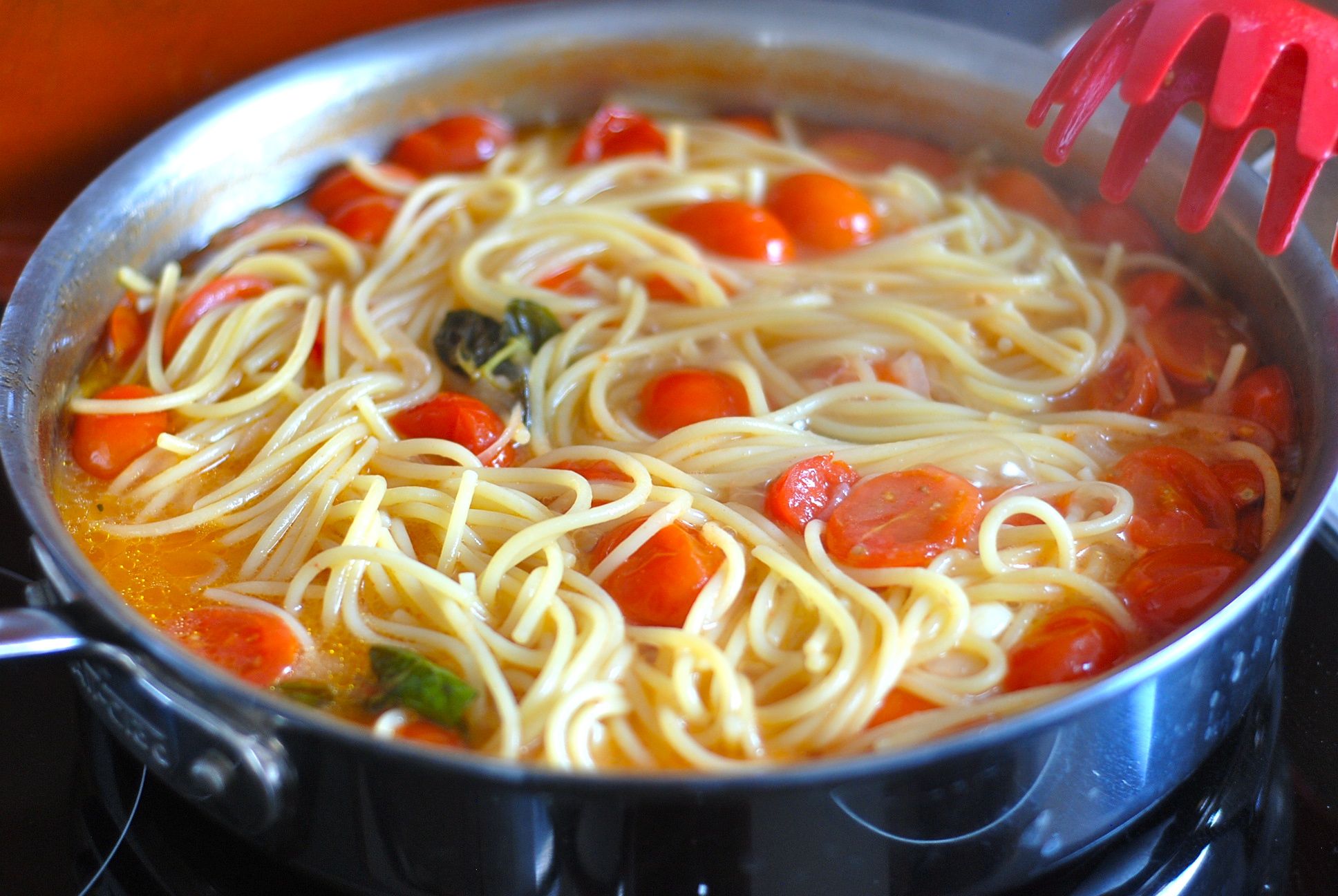 Come preparano gli spaghetti alla marinara negli USA: il video da brividi