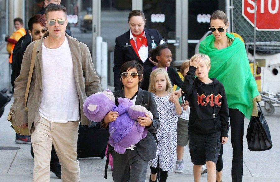 Brad-Pitt-Angelina-Jolie-and-family-arriving-at-the-Los-Angeles-International-Airport-MAIN