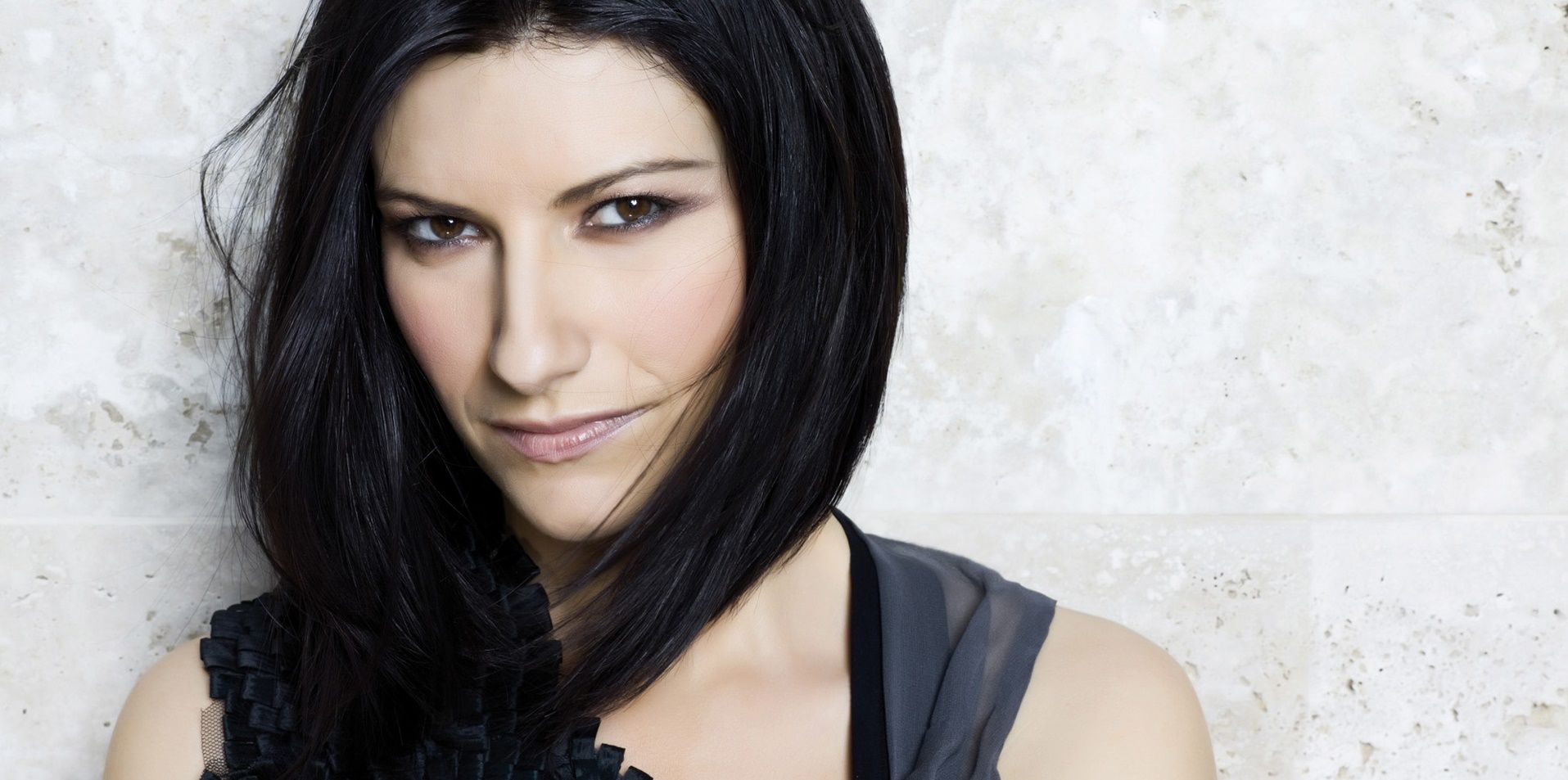 Le 28 canzoni più belle di Laura Pausini in un video