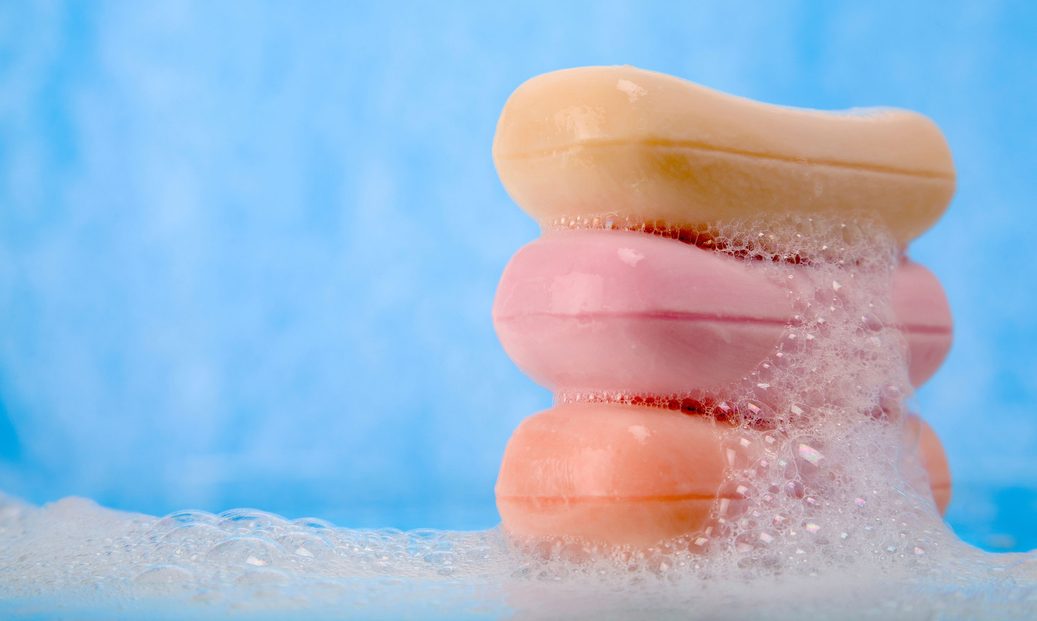 Acqua e sapone per lavarsi le mani bastano e avanzano!