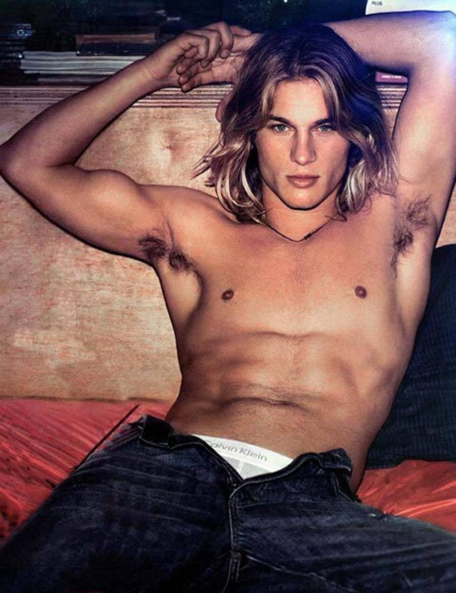 travis-fimmel-per-calvin-klein