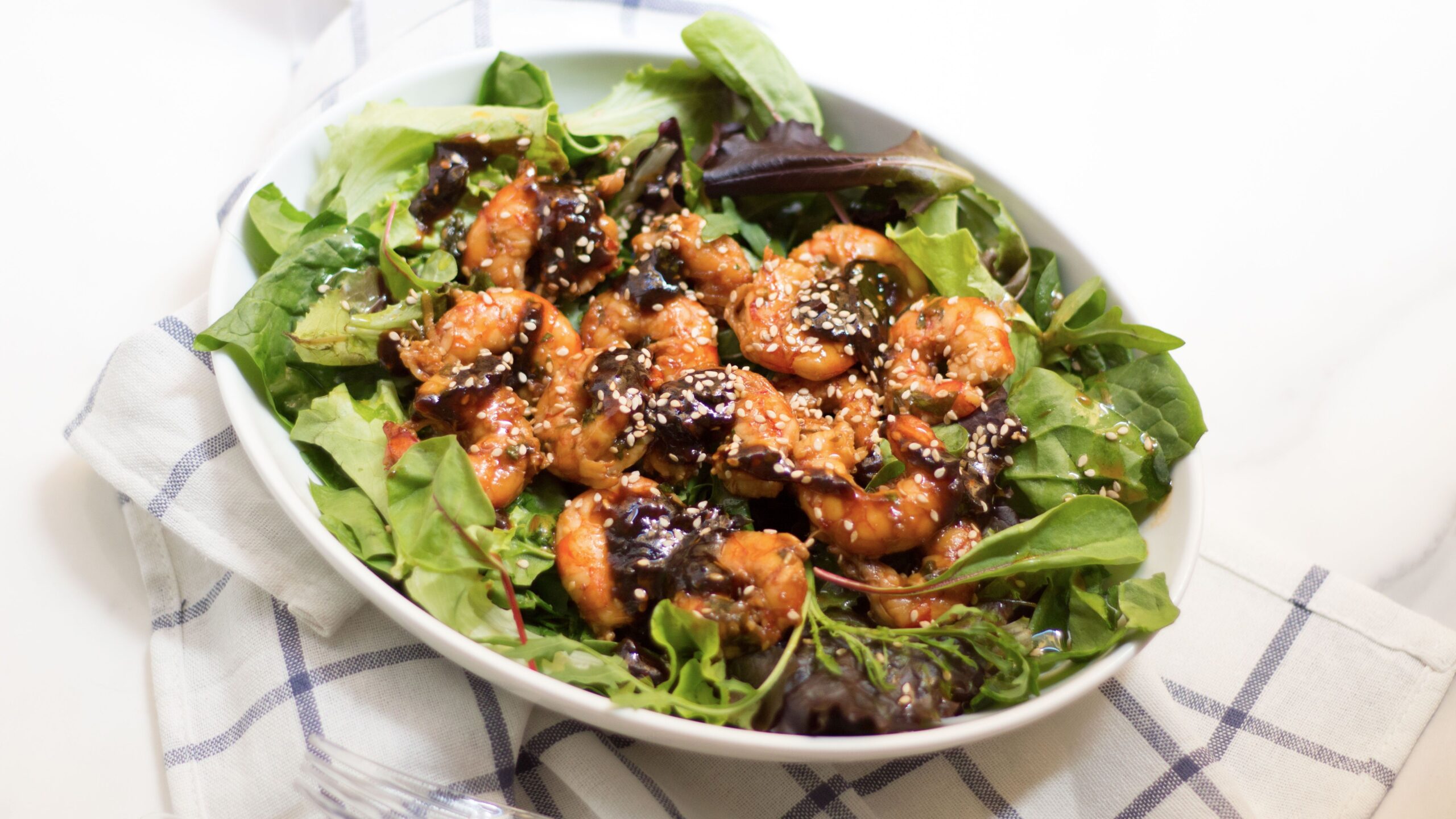 Insalata con gamberi in agrodolce: la video ricetta