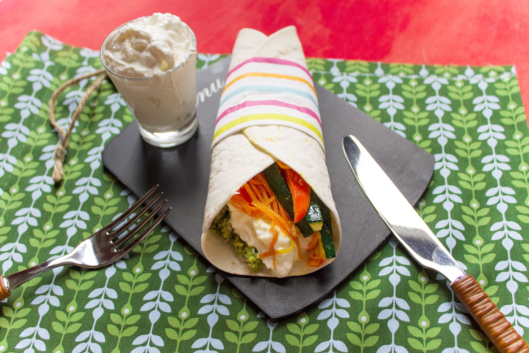 Burrito alle verdure, crema di zucchine e stracciatella di bufala