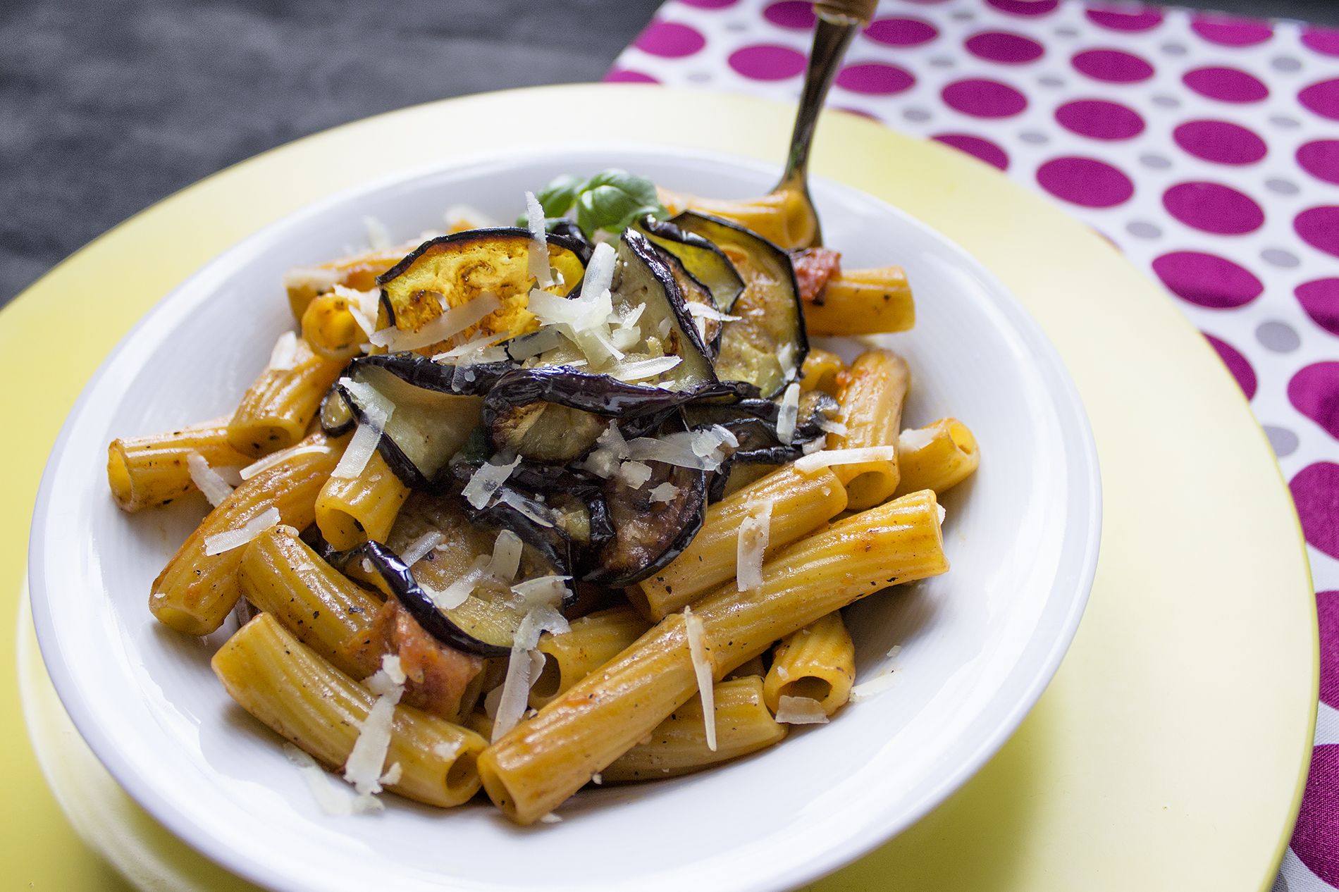 Pasta alla Norma con melanzane fritte