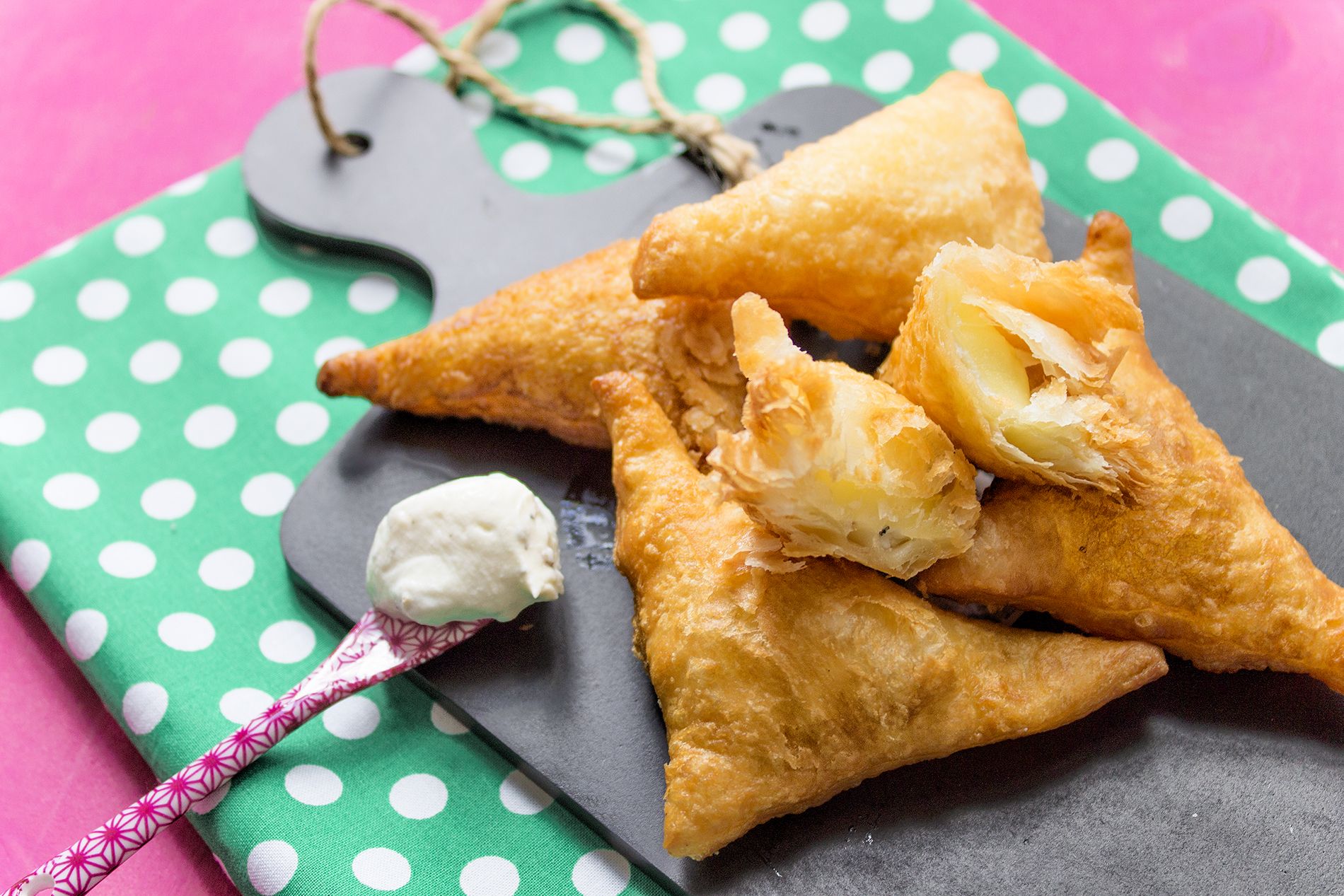 Panzerotti di sfoglia ripieni di ricotta