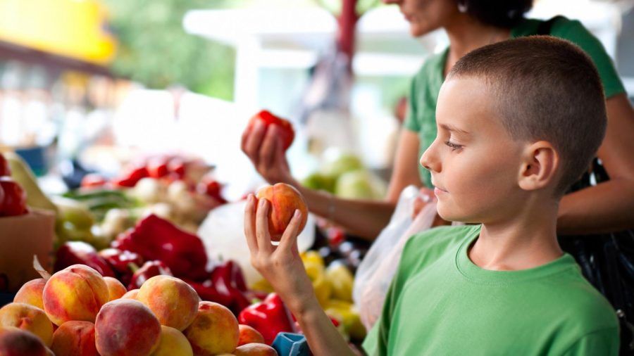 things-your-kids-can-learn-at-the-farmers-market