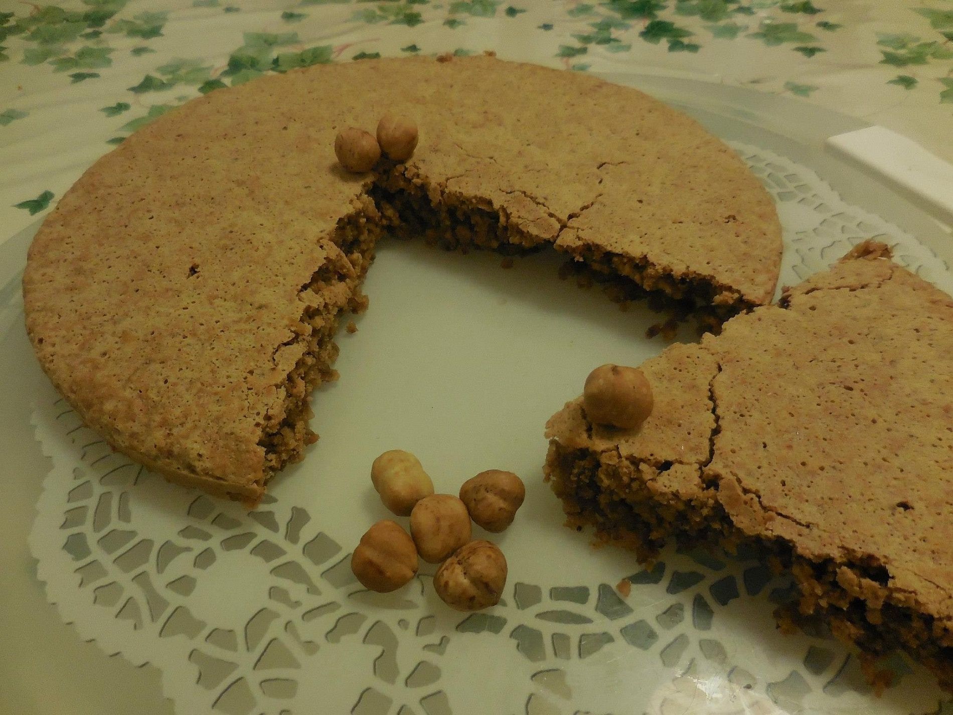 La ricetta della torta di nocciole con solo 3 ingredienti