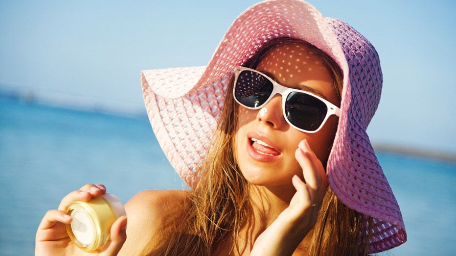 woman-wearing-hat-and-sunglasses