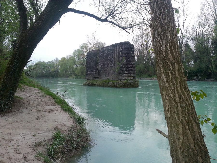 Pilone del ponte della ferrovia Treviso-Ostiglia 