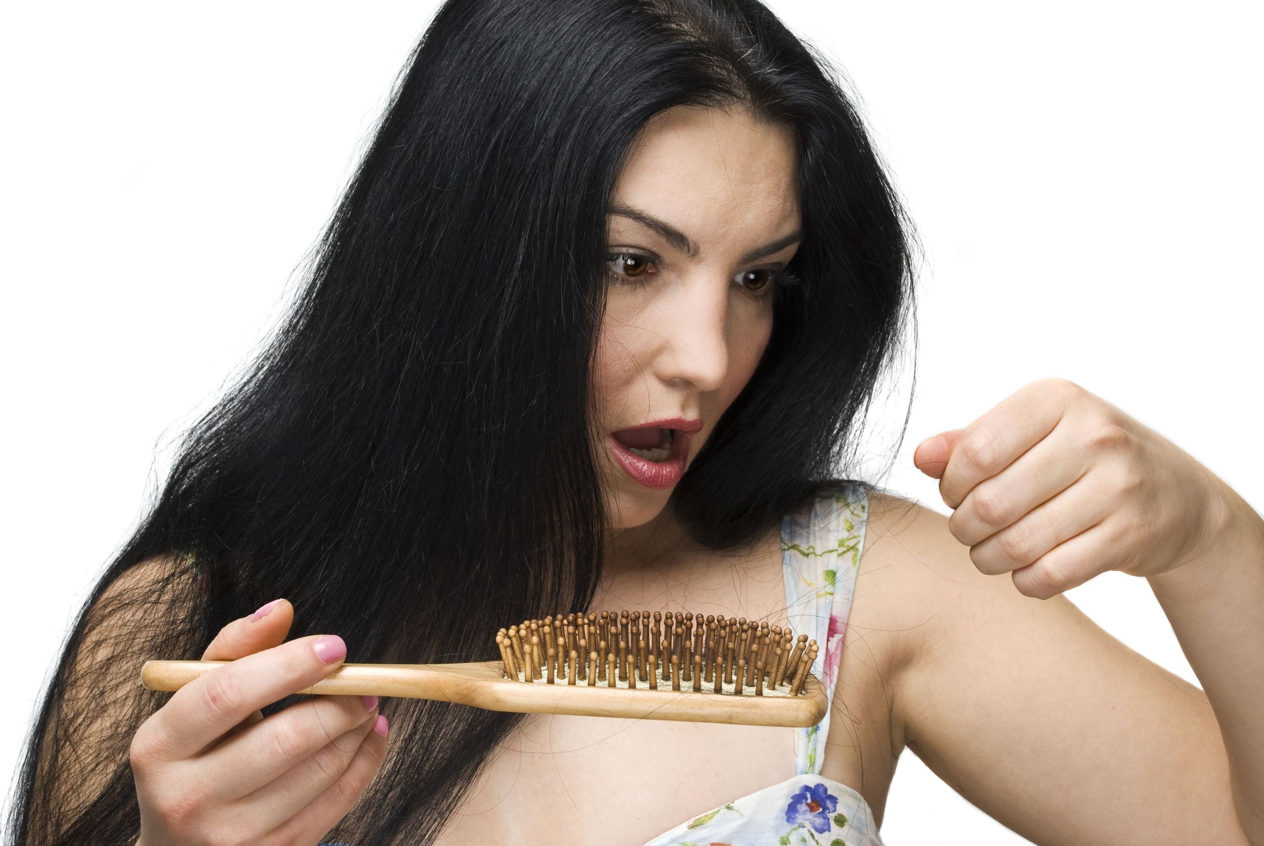 Perchè cadono i capelli: ecco i motivi più comuni