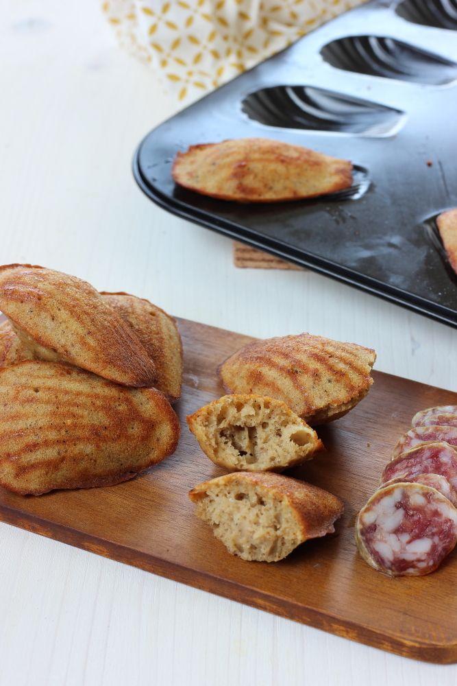 Madeleines con noci grana e aceto balsamico