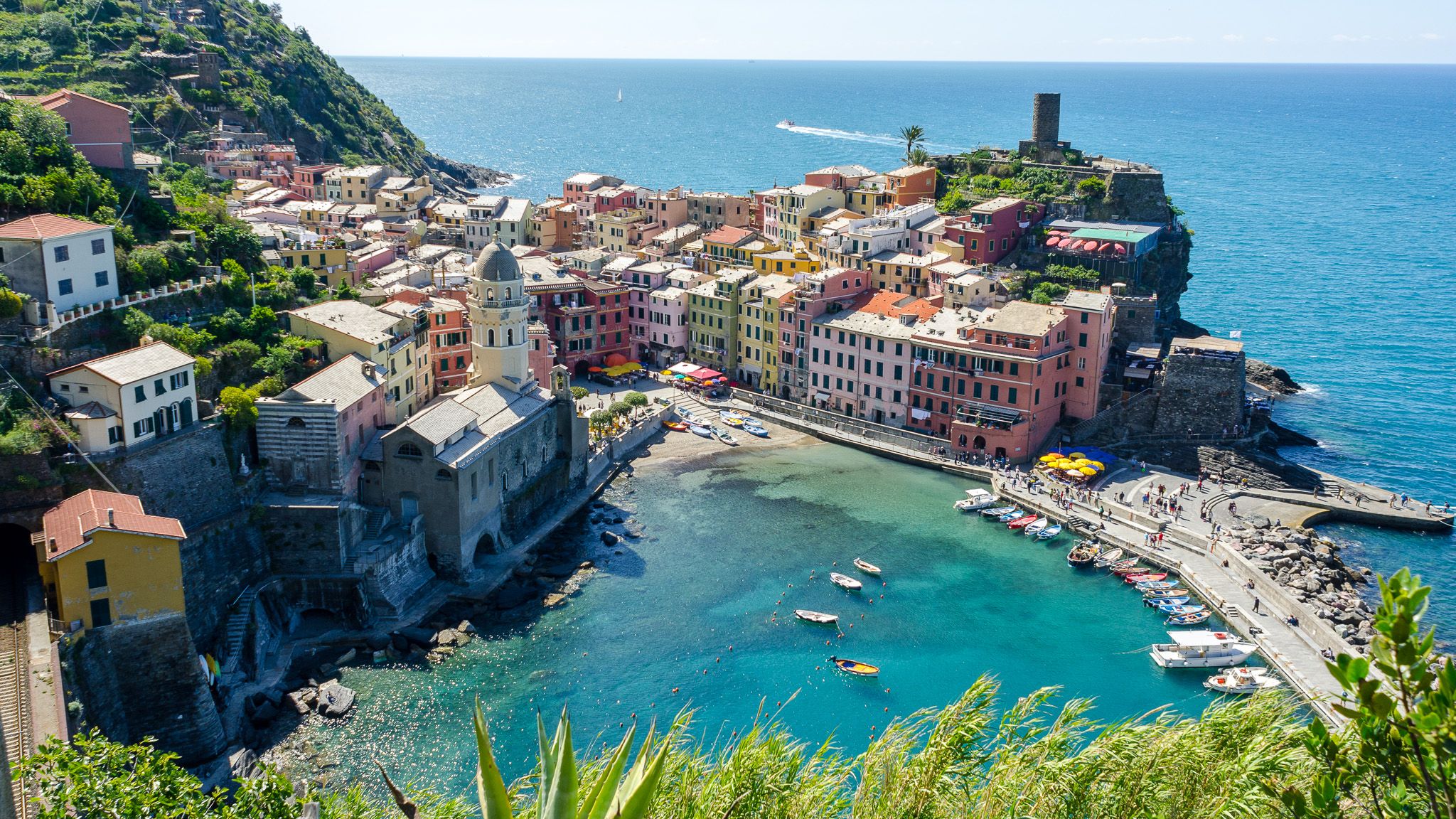 Vernazza,_Cinque_Terre_(panorama)