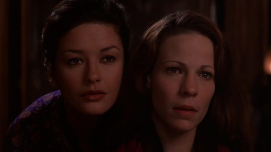 Katherine Zeta Jones e Lili Taylor in Haunting - Presenze