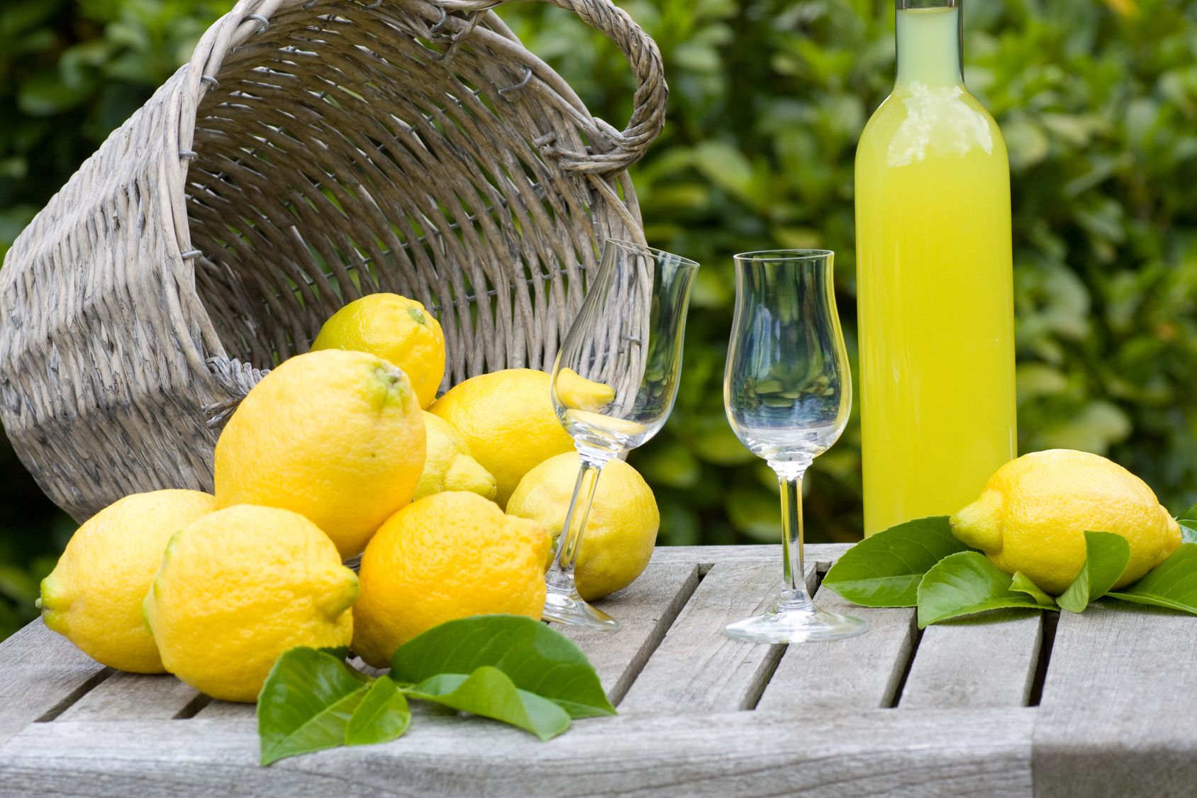 Come fare il limoncello in casa: ricetta