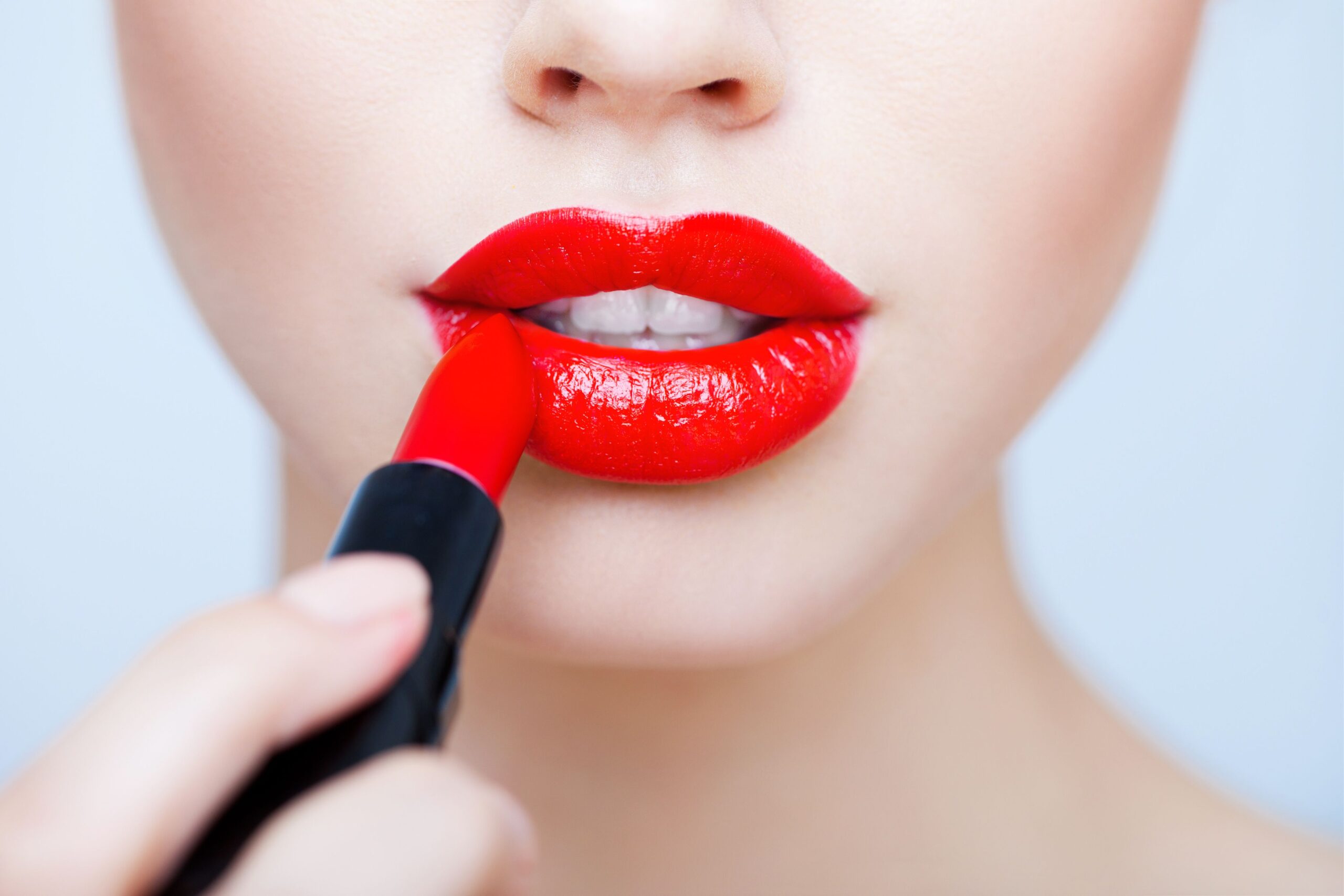 Il colore del rossetto cambia tonalità sulle vostre labbra?