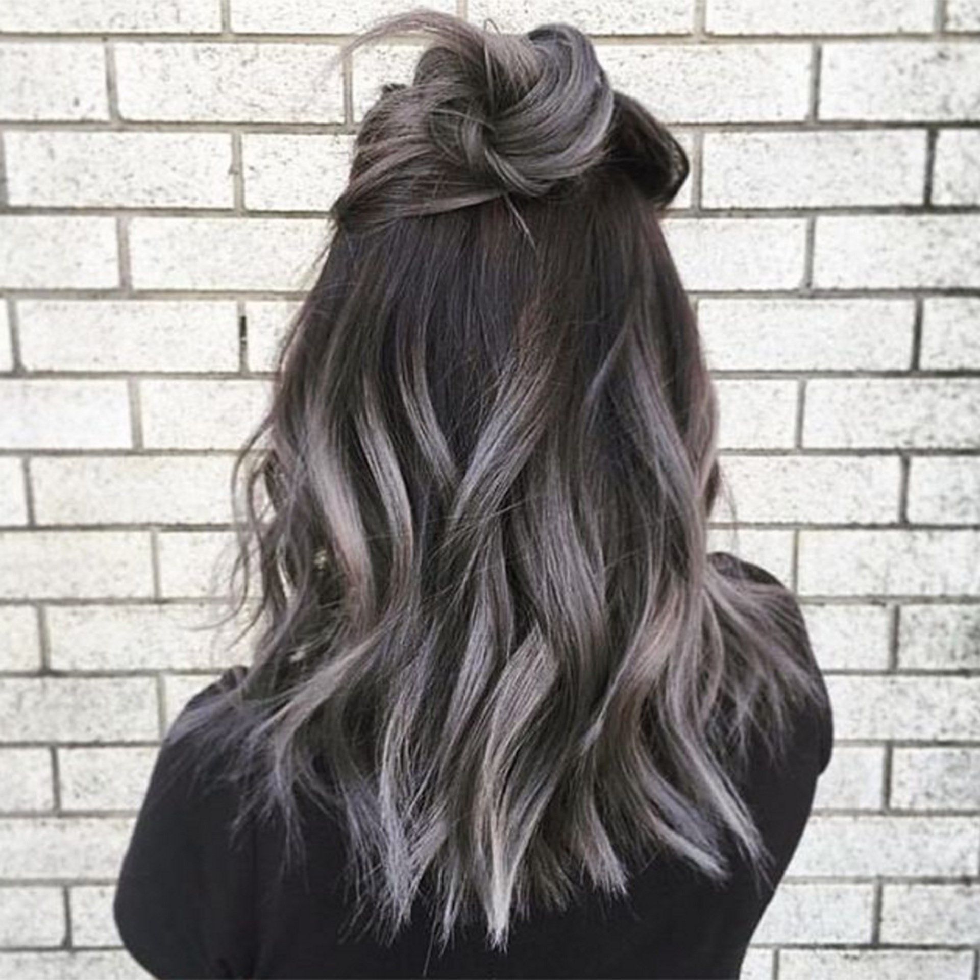 Grey Ombre Hair: i capelli con sfumature grige per l’autunno