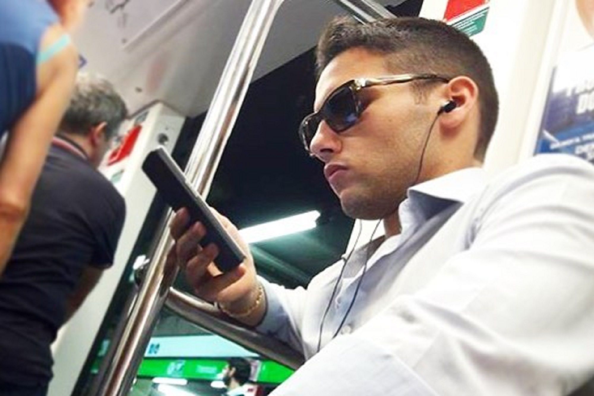 Bei ragazzi in metropolitana: il profilo Instagram da seguire