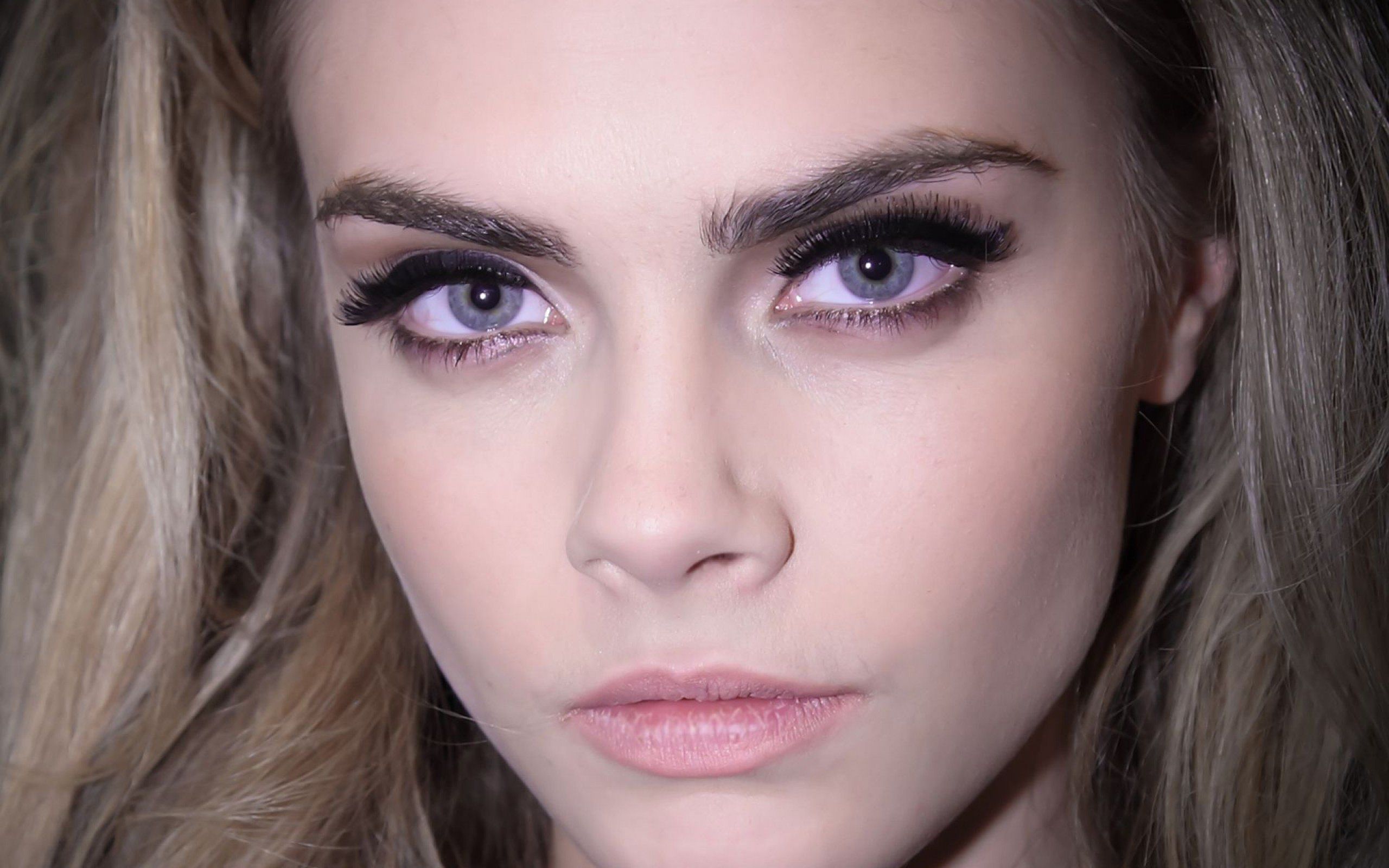 cara-delevingne-533827-2560x1600-hq-dsk-wallpapers