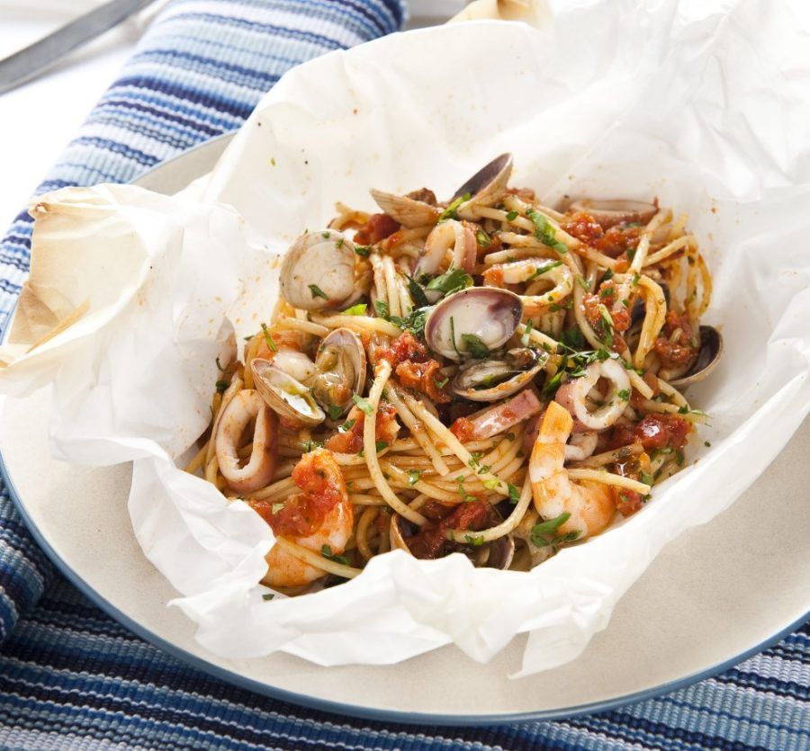 Spaghetti al cartoccio ai frutti di mare