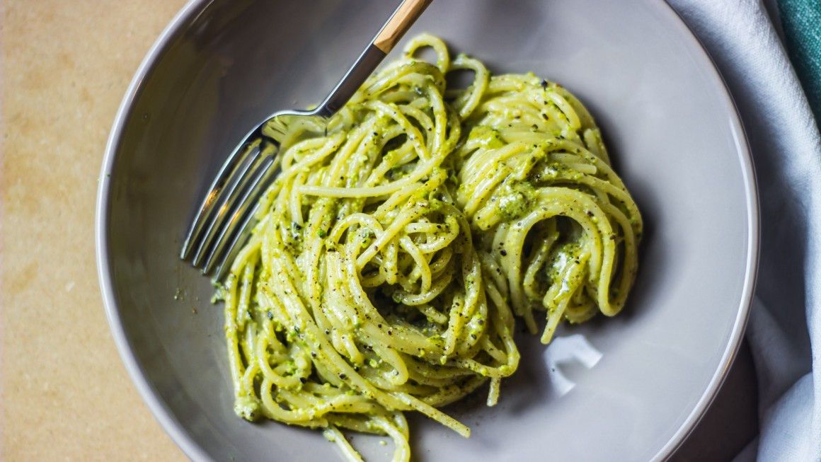 La ricetta gustosa degli spaghetti al pesto di pistacchi