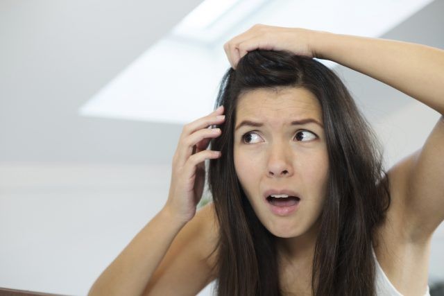 Capelli bianchi, se te ne togli uno ne spuntano 7!