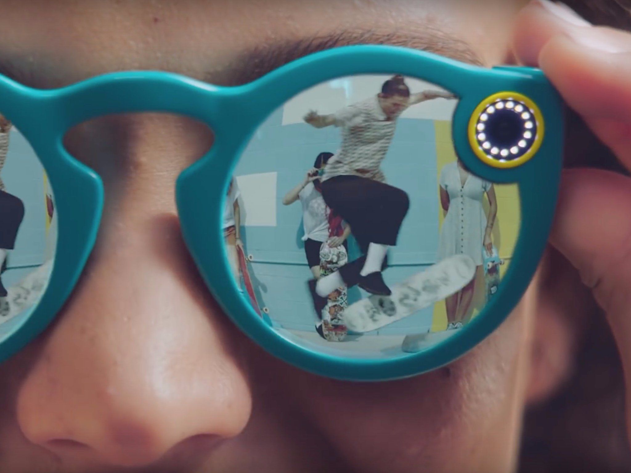 Nascono gli occhiali da sole che fanno mini video