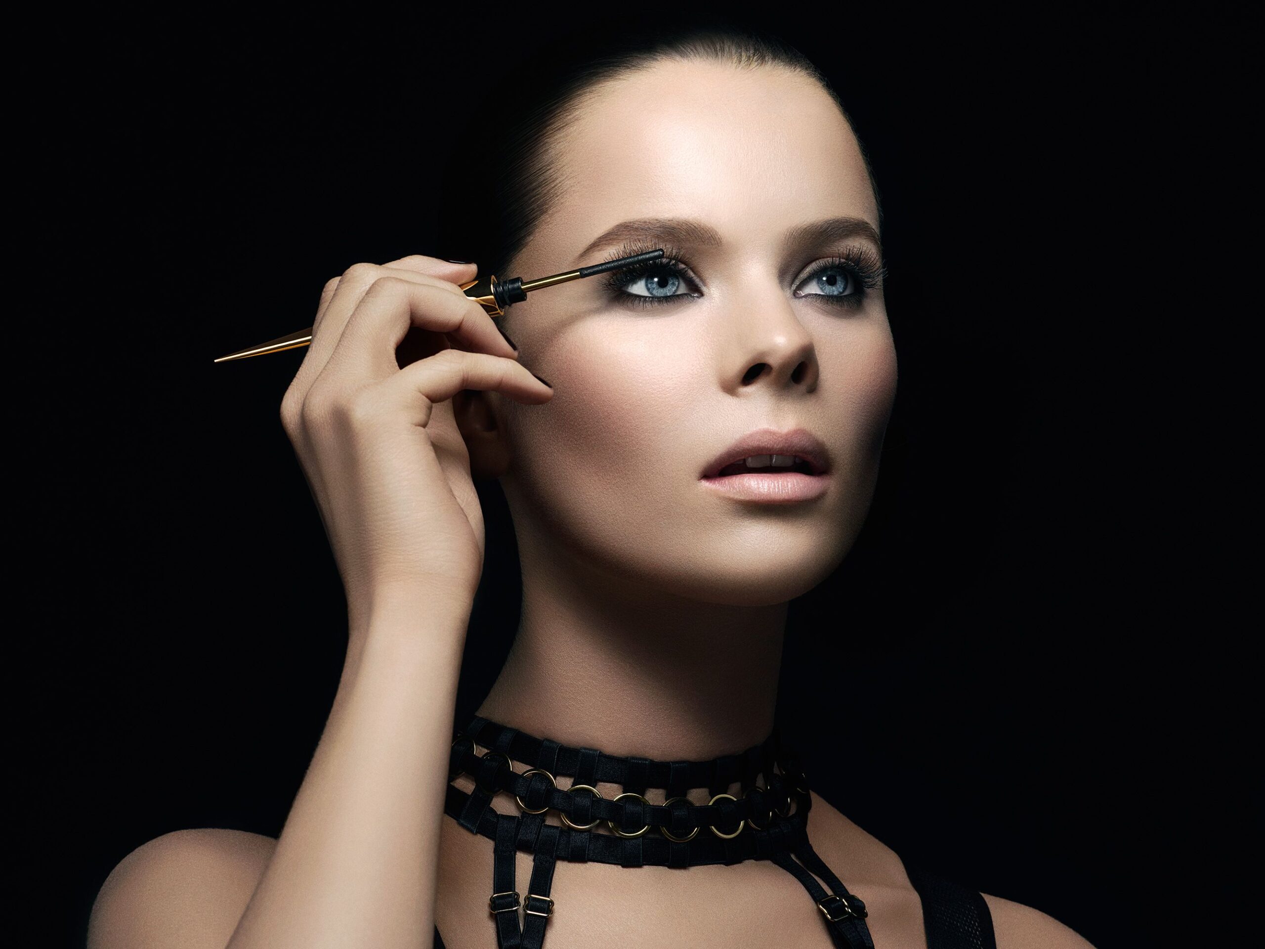 Il mascara che si applica senza spazzole: come funziona?