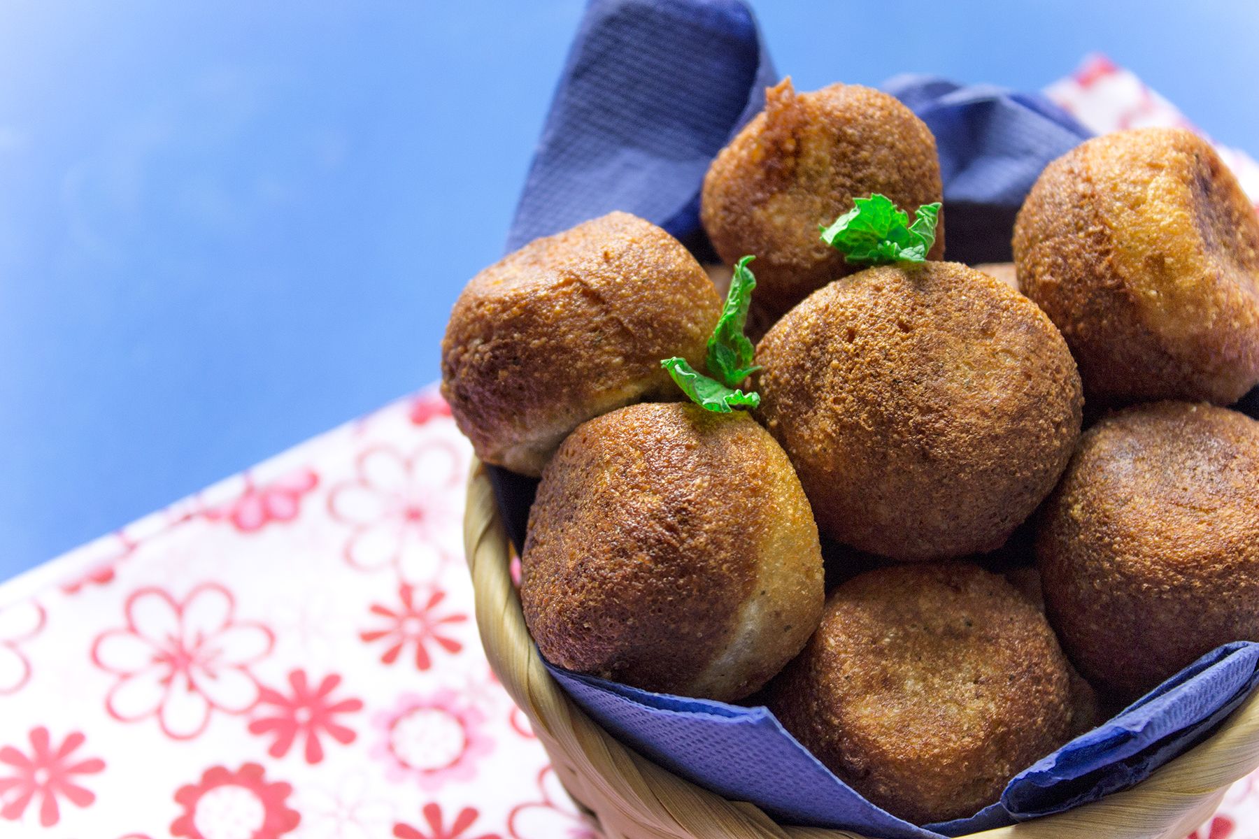 Polpette di mozzarella croccanti alla menta